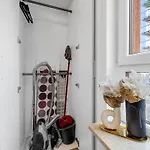 Apartment 61m2 Wlochy - Parking, Gym, Balcony, Workspace - By Rentujemy *