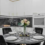 61m2 Wlochy - Parking, Gym, Balcony, Workspace - By Rentujemy Apartment Warschau