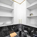 Apartment 61m2 Wlochy - Parking, Gym, Balcony, Workspace - By Rentujemy