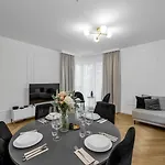 Apartment 61m2 Wlochy - Parking, Gym, Balcony, Workspace - By Rentujemy Warschau
