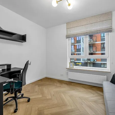 61m2 Wlochy - Parking, Gym, Balcony, Workspace - By Rentujemy