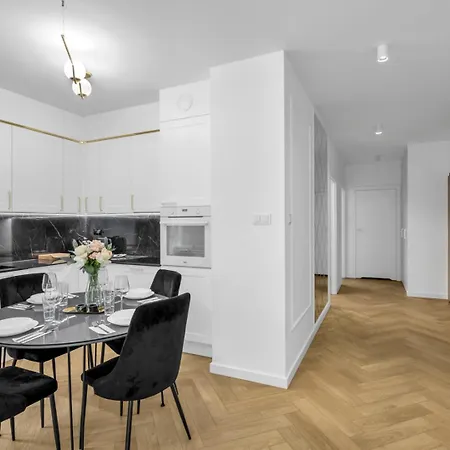 61m2 Wlochy - Parking, Gym, Balcony, Workspace - By Rentujemy * Varšava