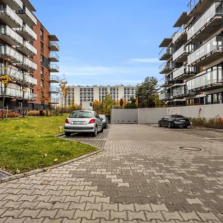 61m2 Wlochy - Parking, Gym, Balcony, Workspace - By Rentujemy Apartamento *