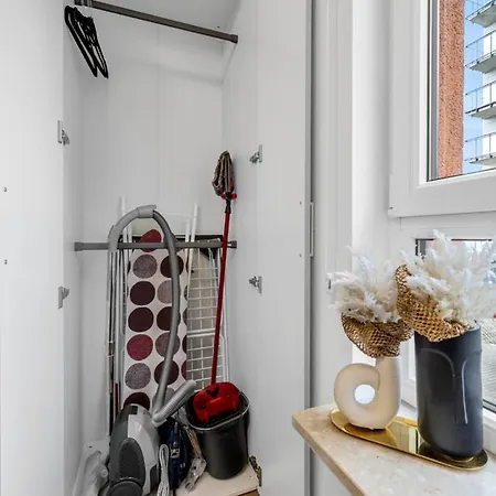 Apartamento 61m2 Wlochy - Parking, Gym, Balcony, Workspace - By Rentujemy *