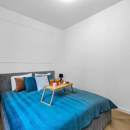 Apartmán 61m2 Wlochy - Parking, Gym, Balcony, Workspace - By Rentujemy *