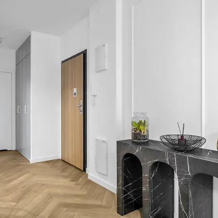 דירה 61m2 Wlochy - Parking, Gym, Balcony, Workspace - By Rentujemy *
