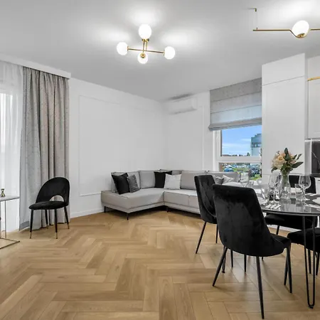 61m2 Wlochy - Parking, Gym, Balcony, Workspace - By Rentujemy Apartmán