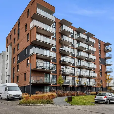 61m2 Wlochy - Parking, Gym, Balcony, Workspace - By Rentujemy Varsóvia