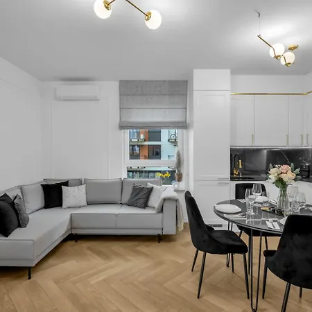 Apartamento 61m2 Wlochy - Parking, Gym, Balcony, Workspace - By Rentujemy Varsovia