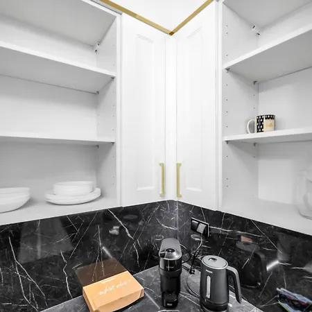 Apartmán 61m2 Wlochy - Parking, Gym, Balcony, Workspace - By Rentujemy