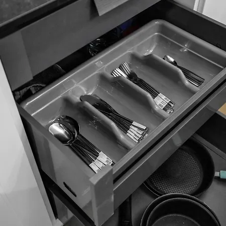 61m2 Wlochy - Parking, Gym, Balcony, Workspace - By Rentujemy Varsovia