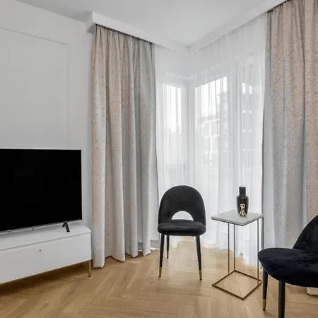 61m2 Wlochy - Parking, Gym, Balcony, Workspace - By Rentujemy דירה *