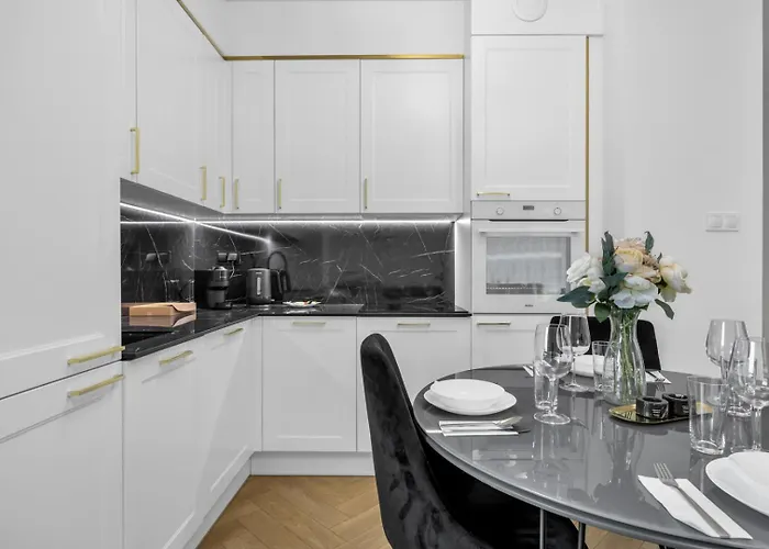 61m2 Wlochy - Parking, Gym, Balcony, Workspace - By Rentujemy Lägenhet *