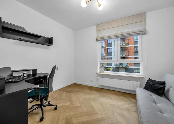 61m2 Wlochy - Parking, Gym, Balcony, Workspace - By Rentujemy