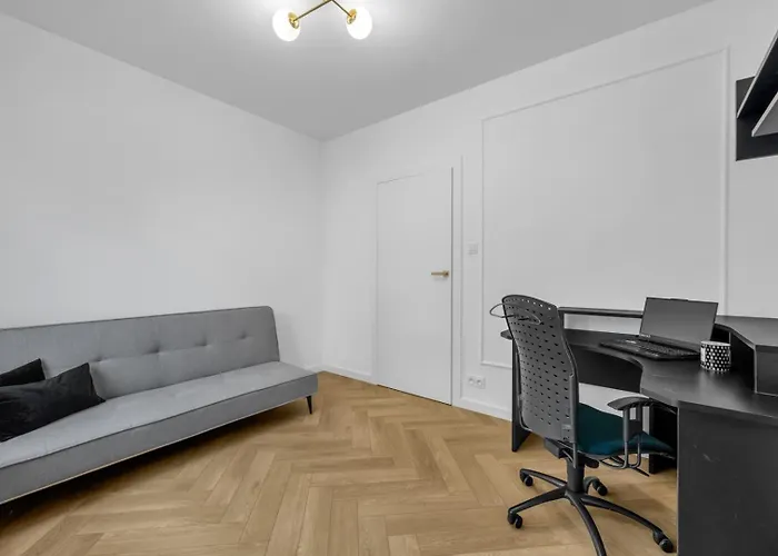 61m2 Wlochy - Parking, Gym, Balcony, Workspace - By Rentujemy *