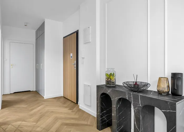 Apartamento 61m2 Wlochy - Parking, Gym, Balcony, Workspace - By Rentujemy *