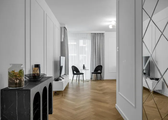 Διαμέρισμα 61m2 Wlochy - Parking, Gym, Balcony, Workspace - By Rentujemy