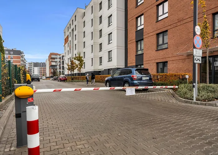 61m2 Wlochy - Parking, Gym, Balcony, Workspace - By Rentujemy Βαρσοβία