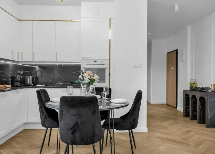 Διαμέρισμα 61m2 Wlochy - Parking, Gym, Balcony, Workspace - By Rentujemy Βαρσοβία