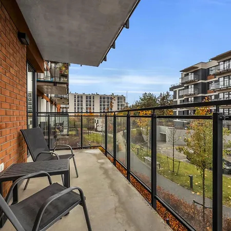 Apartment 61m2 Wlochy - Parking, Gym, Balcony, Workspace - By Rentujemy *