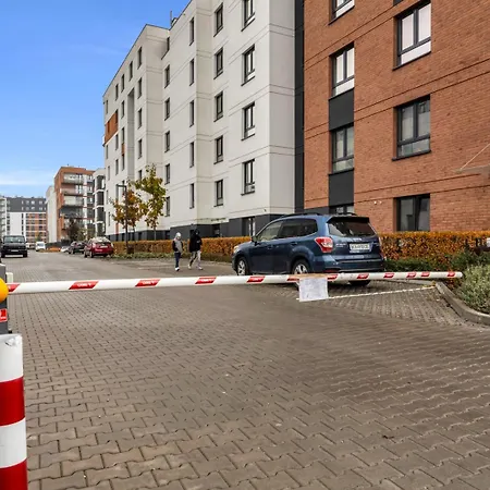 61m2 Wlochy - Parking, Gym, Balcony, Workspace - By Rentujemy Warsaw